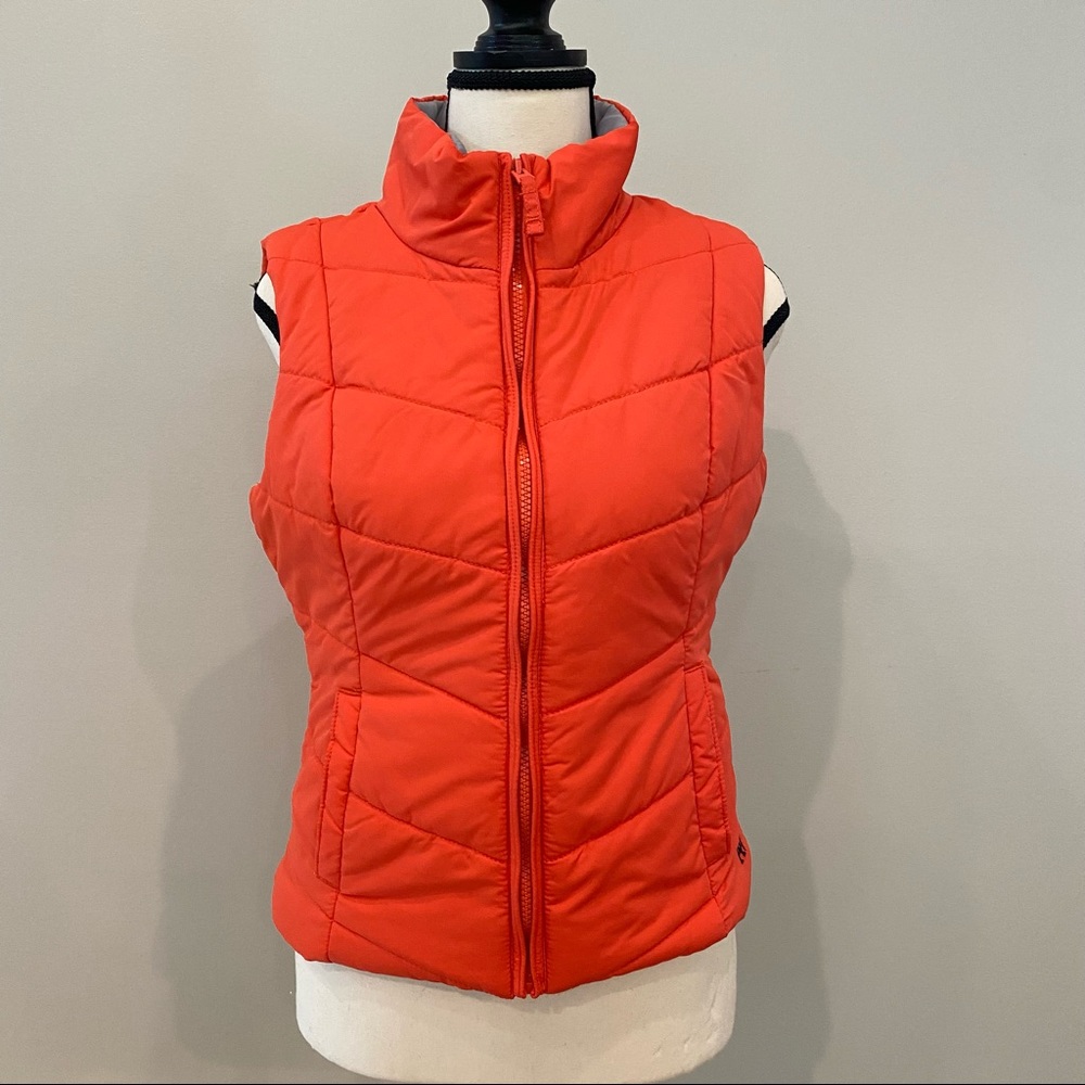 Abercrombie & Fitch puffer vest layered fall school casual Friday gorpcore